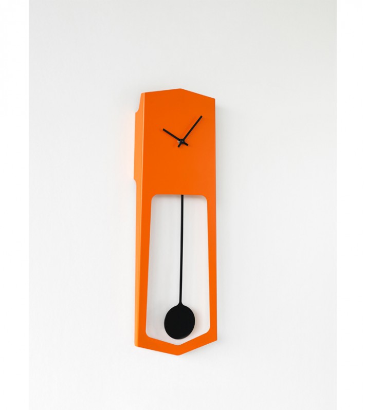 Design klokken van Finse ontwerper Ari Kanerva - AIKA klok oranje - ARCHANA.NL #arikanerva #clocks