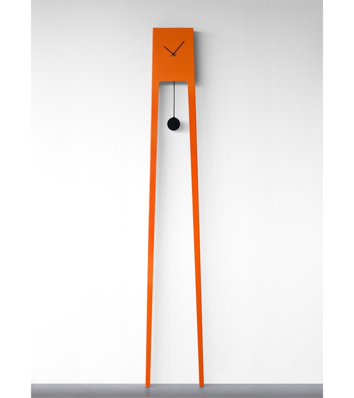 Design klokken van Finse ontwerper Ari Kanerva - TIUKU klok oranje - ARCHANA.NL #arikanerva #clocks